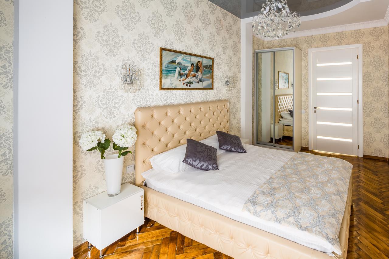 Designer Apartment Зі Світлом! Лвив Екстериор снимка